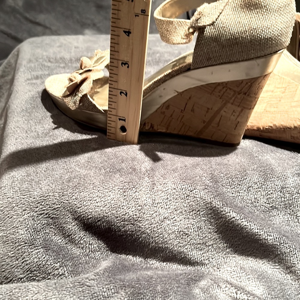 AK Anne Klein Tan Platform Sandals 7m - Picture 9 of 11